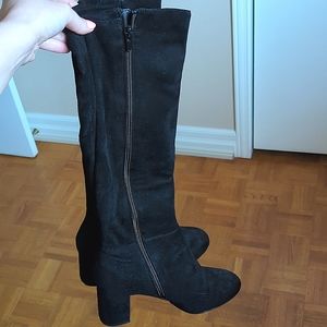Le Chateau Knee High Suede Heeled Boots Size 8